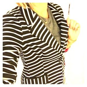 ❌SOLD - Striped 3/4 sleeved Blazer